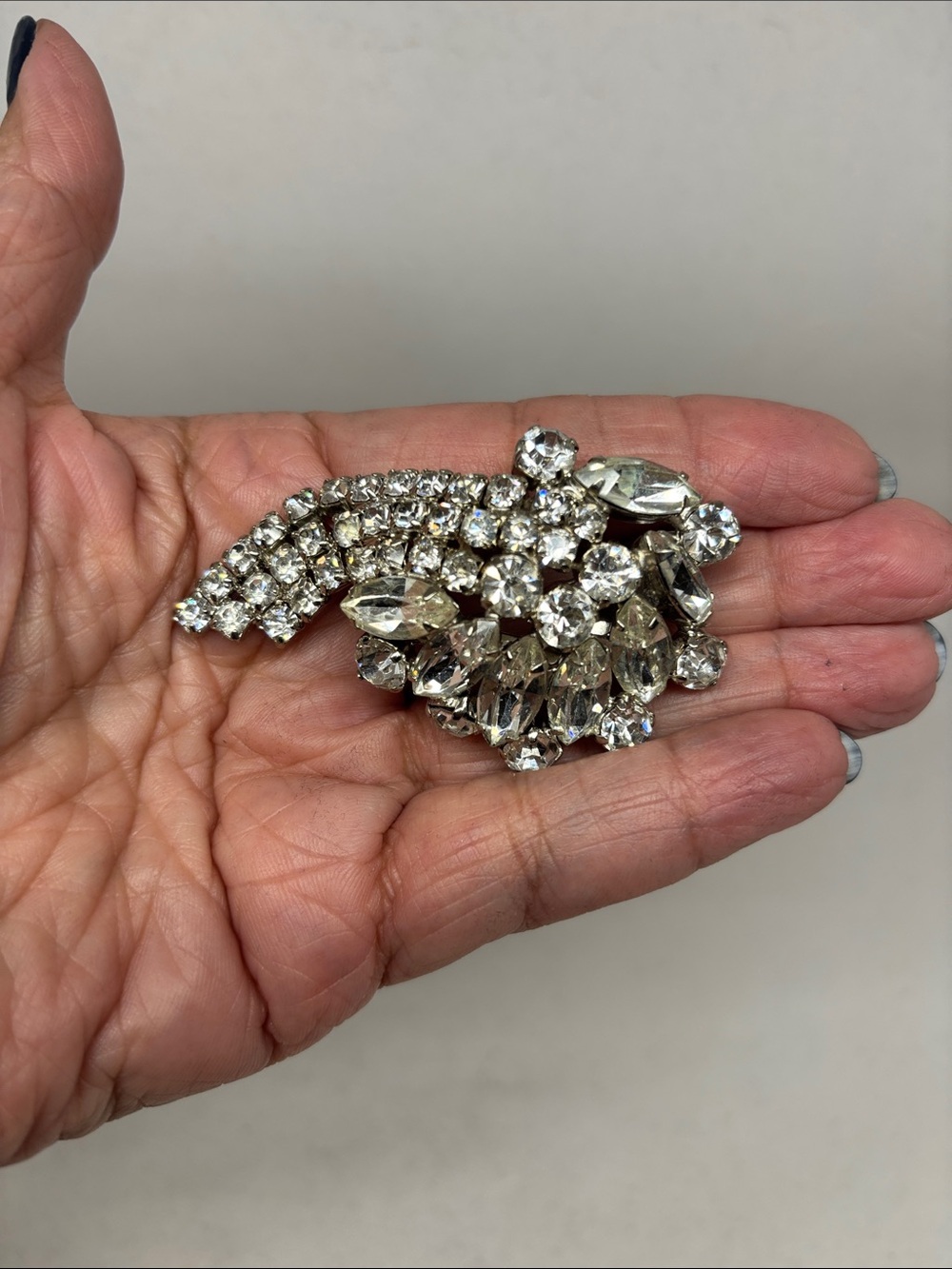 Beautiful Vintage Rhinestone Brooch - Picture 4 of 13